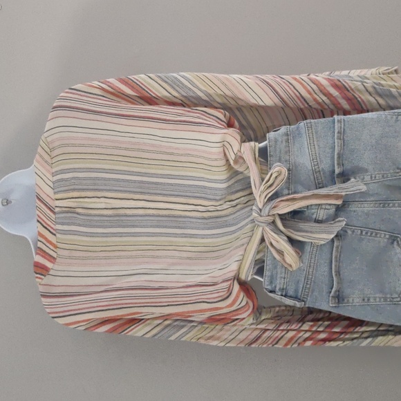 NWOT Cute striped cropped wrap top - Picture 4 of 7